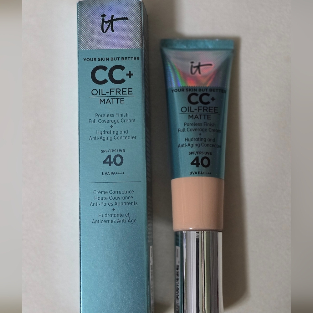 IT Cosmetics CC+ Oil-Free Matte Cream - Light Medium